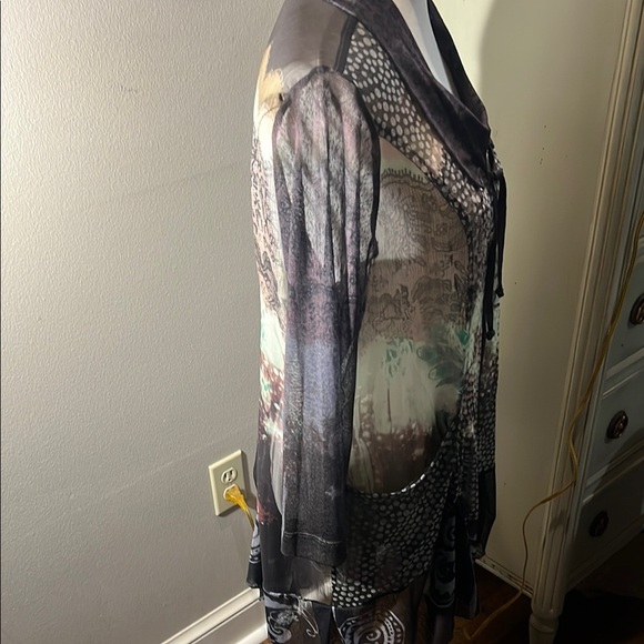 Black Floral Long Zip Front Top John Mark Large. WT247 - Picture 6 of 12
